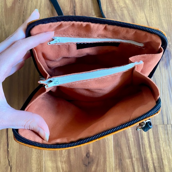 VTG Florence Italian Leather Mini Crossbody - Picture 7 of 16